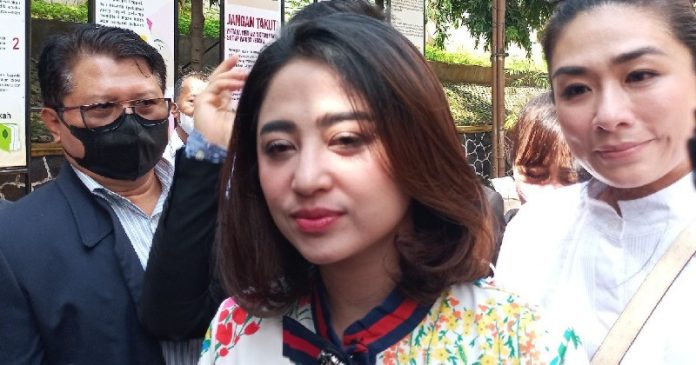 Dewi Perssik Bingung, Dikira Fans Leslar yang Dilapor ke Polisi, Ternyata Fansnya Sendiri